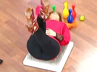این دختر با استفاده از یک کیرمزه ارتعاشی در فضای باز گربه خود را تکان سایت سکسی برازرس می دهد