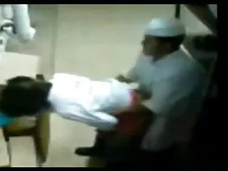 پسر جوان یک لاتین دانلود فیلم سکسی از برازرس را با خال کوبی می کند
