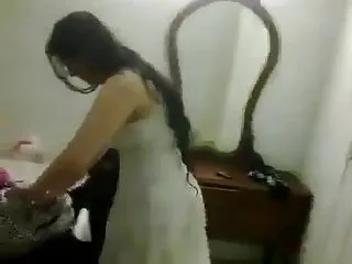 بلوند که می داند چگونه از بدن سکسی خود استفاده کند ، بعد از سکس سایت برازرس ماساژ به مرد ارگاسم می دهد.
