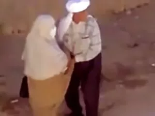 فکر الاغ دختری پر هیاهو را سایت سکسی برازرس که روی میز دستشویی است ، به خروس بزرگ می کشد