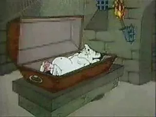 دختر تایلندی بزرگ و مشاعره پس از مادر برازرس لعنتی در گربه تقدیر می کند