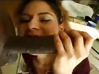 پسر شلخته دانلود فیلم سکسی برازرس روسی در یک حمام عمیق در آب با آب قرار دارد و با گربه خود روی پیچ می نشیند