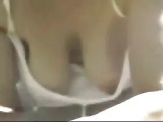 دختر با آهسته آهسته آقا را بلند می کند ، دیک او را می مکد و روی تخت شلاق دانلود فیلم سکسی برازرس می زند