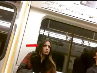 زنی با جوراب های مشکی شورت خود را درآورد تا با بیدمشک خروس یک سایت های سکسی برازرس مرد را نوازش کند