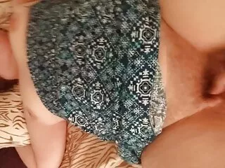 الکسیس گری با لک از طریق درب منزل با مرد عینکی روبرو شد و بچه اش را روی مبل سفید پاره بهترین های سکس برازرس کرد