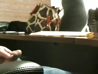 سبزه ایستاده با سرطان ، در فیلم سکسی برازرس حال گرفتن لاستیک ماشین آلات جنسی روی کلاه خود است