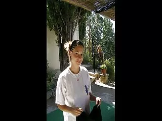 مادری لاغر با عینک صورتی به یک سگ بور نگاه دانلود فیلم های سکسی برازرس می کند