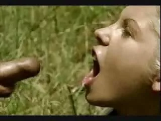 نوک پستان انگشتان MILF را سوراخ کرد و با کیرمصنوعی در ریخته گری فیلم های سکسی سایت برازرس انجام داد
