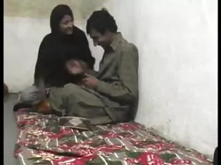 کارفرما در موقعیت گاوچران الاغ بزرگ و پوند یک خدمتکار را ناخوشایند می کند دانلود سکس از برازرس